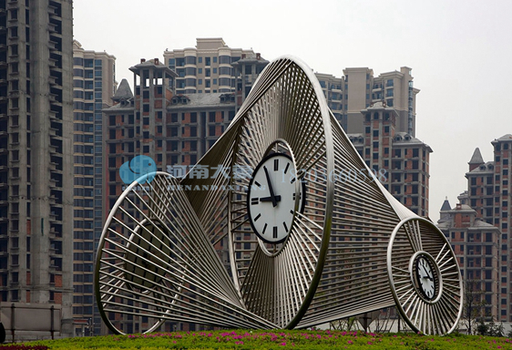 制作校園不銹鋼雕塑的過程(圖1) 制作校園不銹鋼雕塑的過程(圖1)