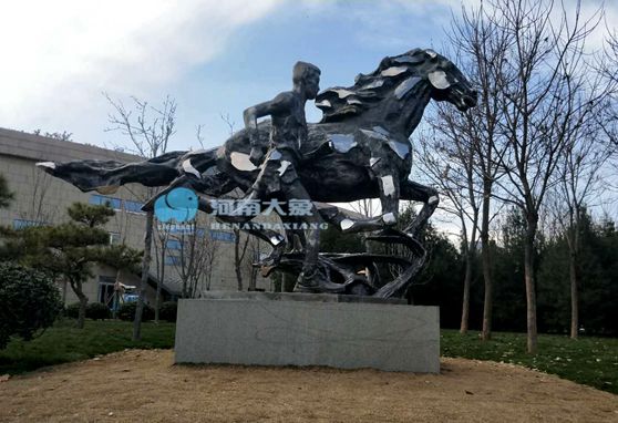 鄭州雕塑廠家講述戶外雕塑材質有哪些(圖1) 鄭州雕塑廠家講述戶外雕塑材質有哪些(圖1)