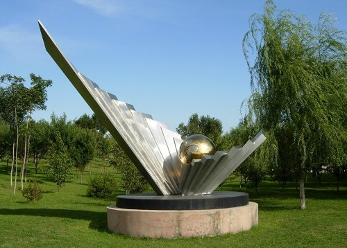 鄭州雕塑廠家分享不銹鋼雕塑具有的優點(圖1) http://www.020hcwl.com/